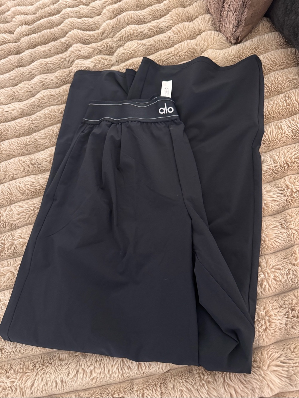 ALO Yoga Black Trousers. Size Medium. NWOT